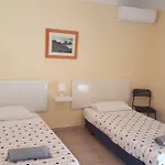 Pensión Yaholidays *