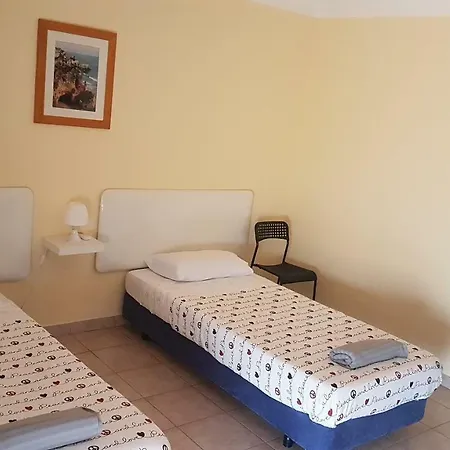 Yaholidays Guest house *