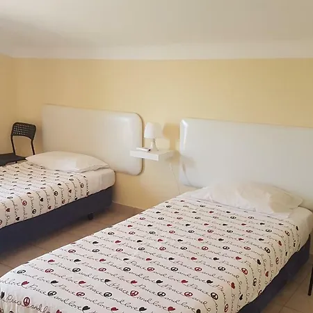 Yaholidays Guest house *